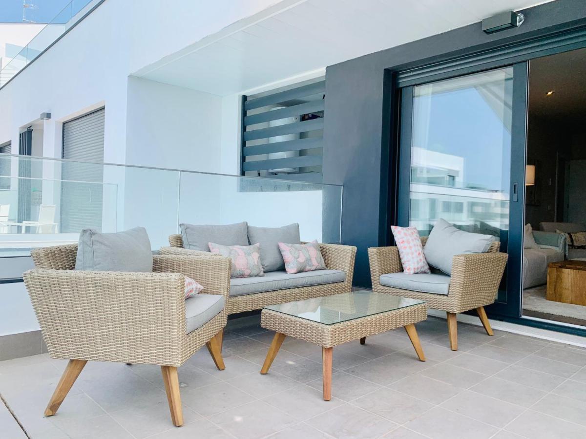 Sea View Luxury New Port Apartemen